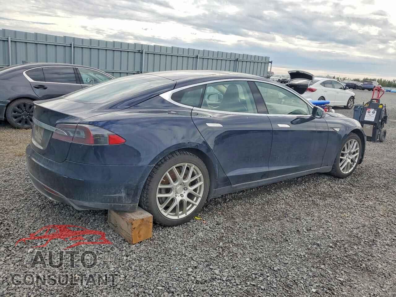 TESLA MODEL S 2013 - 5YJSA1DN8DFP05296
