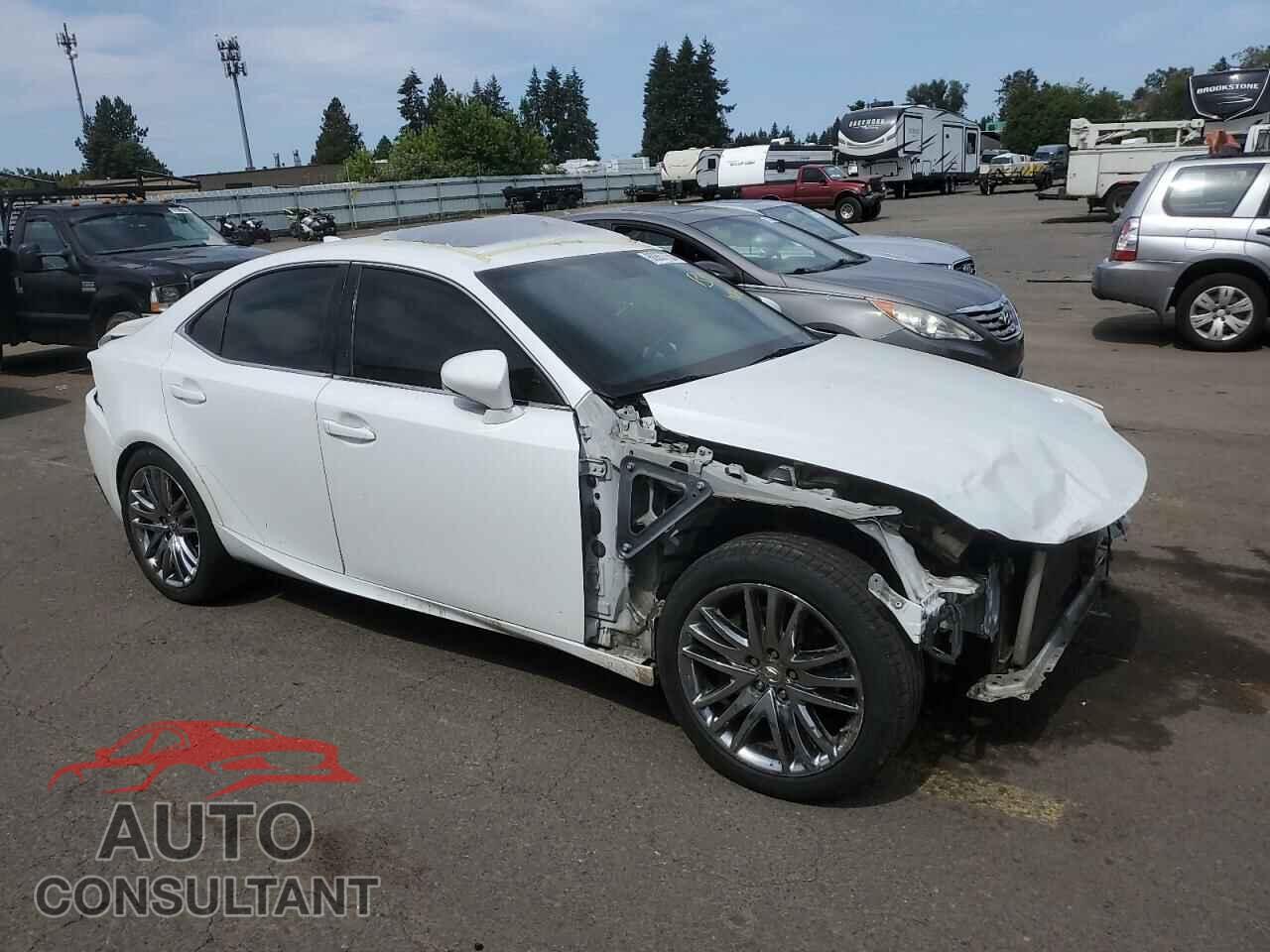 LEXUS IS 2014 - JTHBE1D23E5008680