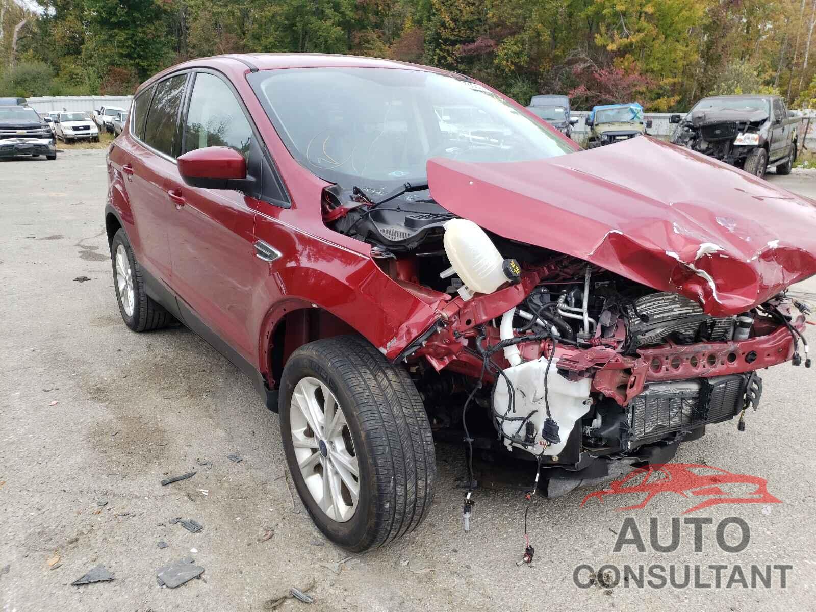 FORD ESCAPE 2017 - 1FMCU0GD6HUC08961