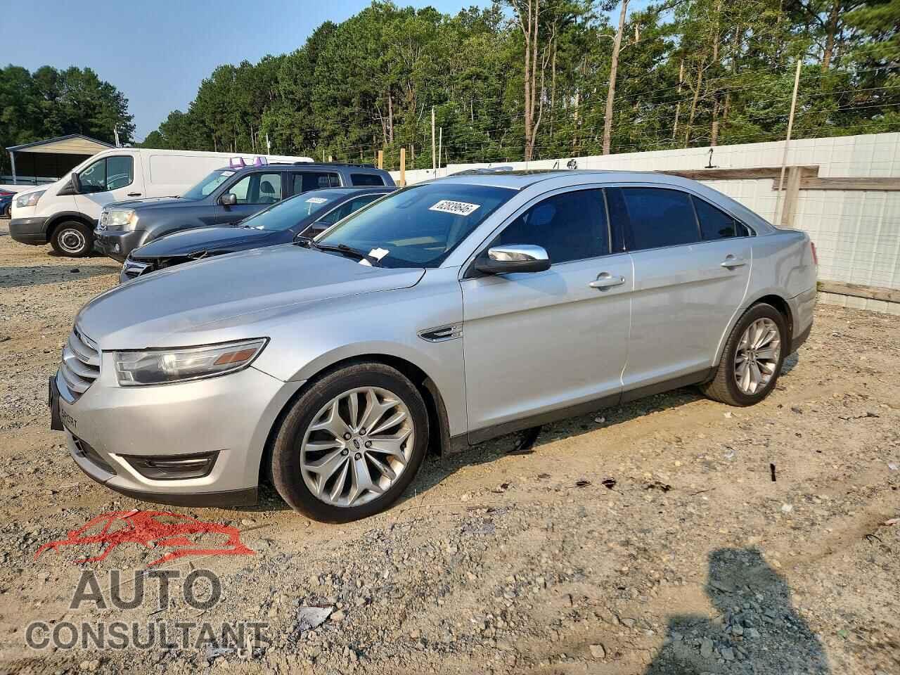 FORD TAURUS 2018 - 1FAHP2F82JG130433