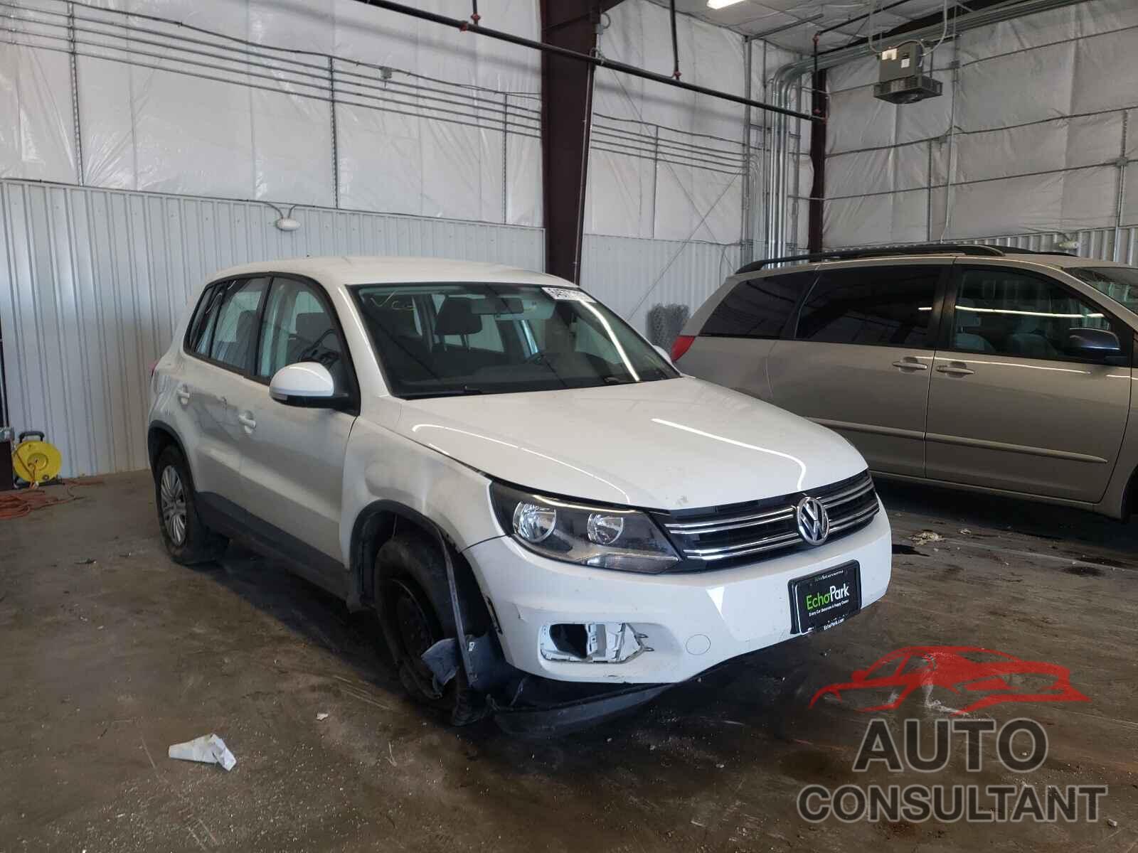 VOLKSWAGEN TIGUAN 2017 - WVGAV7AX8HK045581