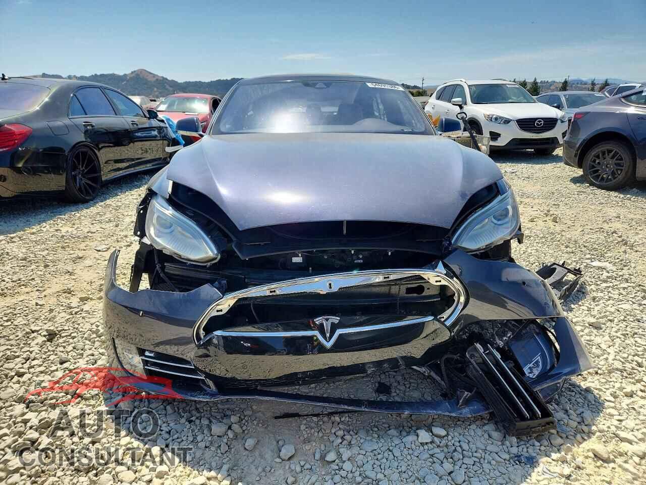 TESLA MODEL S 2015 - 5YJSA1E21FF111642