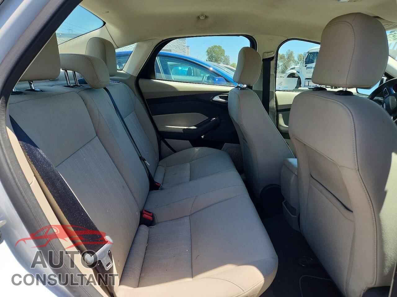 FORD FOCUS 2017 - 1FADP3F29HL218008