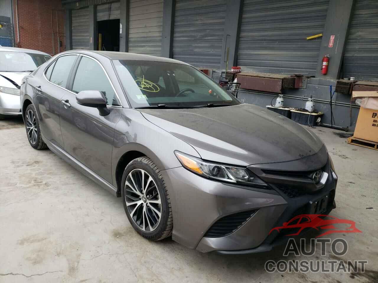 TOYOTA CAMRY 2018 - 4T1B11HK0JU539810