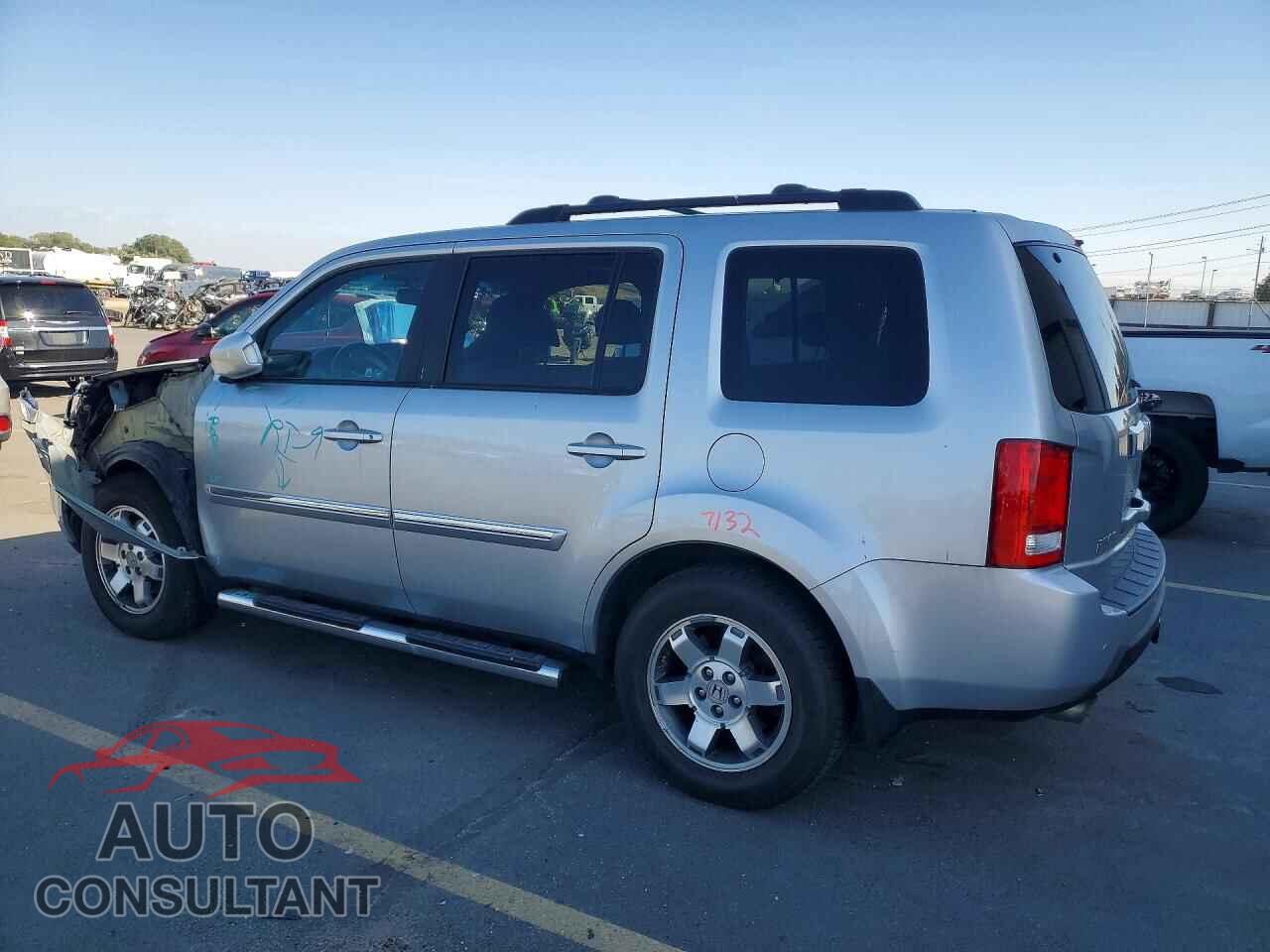 HONDA PILOT 2011 - 5FNYF4H9XBB021177
