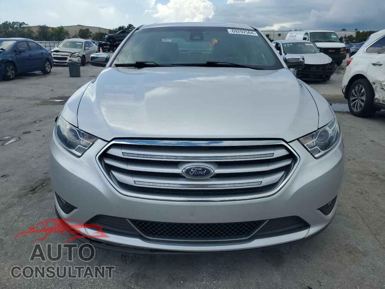 FORD TAURUS 2017 - 1FAHP2F82HG104411