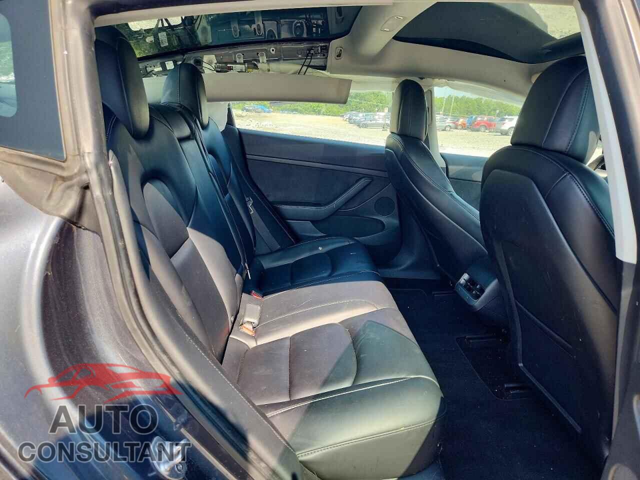 TESLA MODEL 3 2021 - 5YJ3E1EB5MF044100
