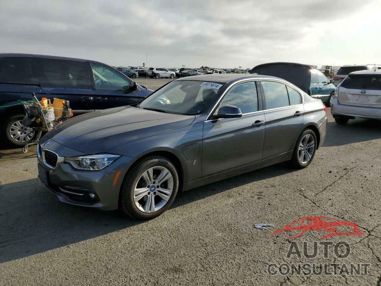 BMW 3 SERIES 2017 - WBA8E1C30HA156591