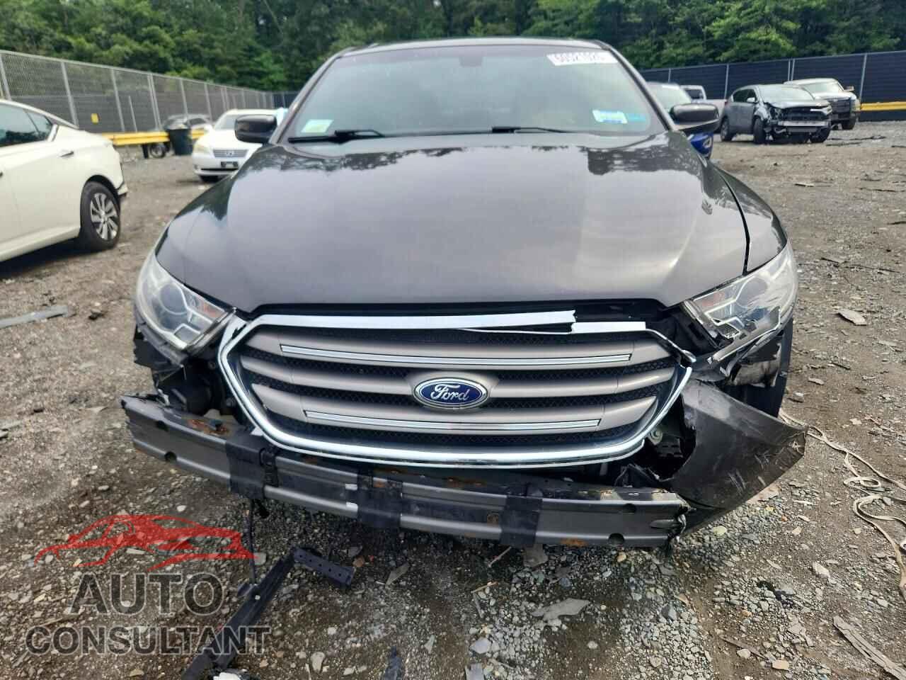 FORD TAURUS 2018 - 1FAHP2E82JG103153