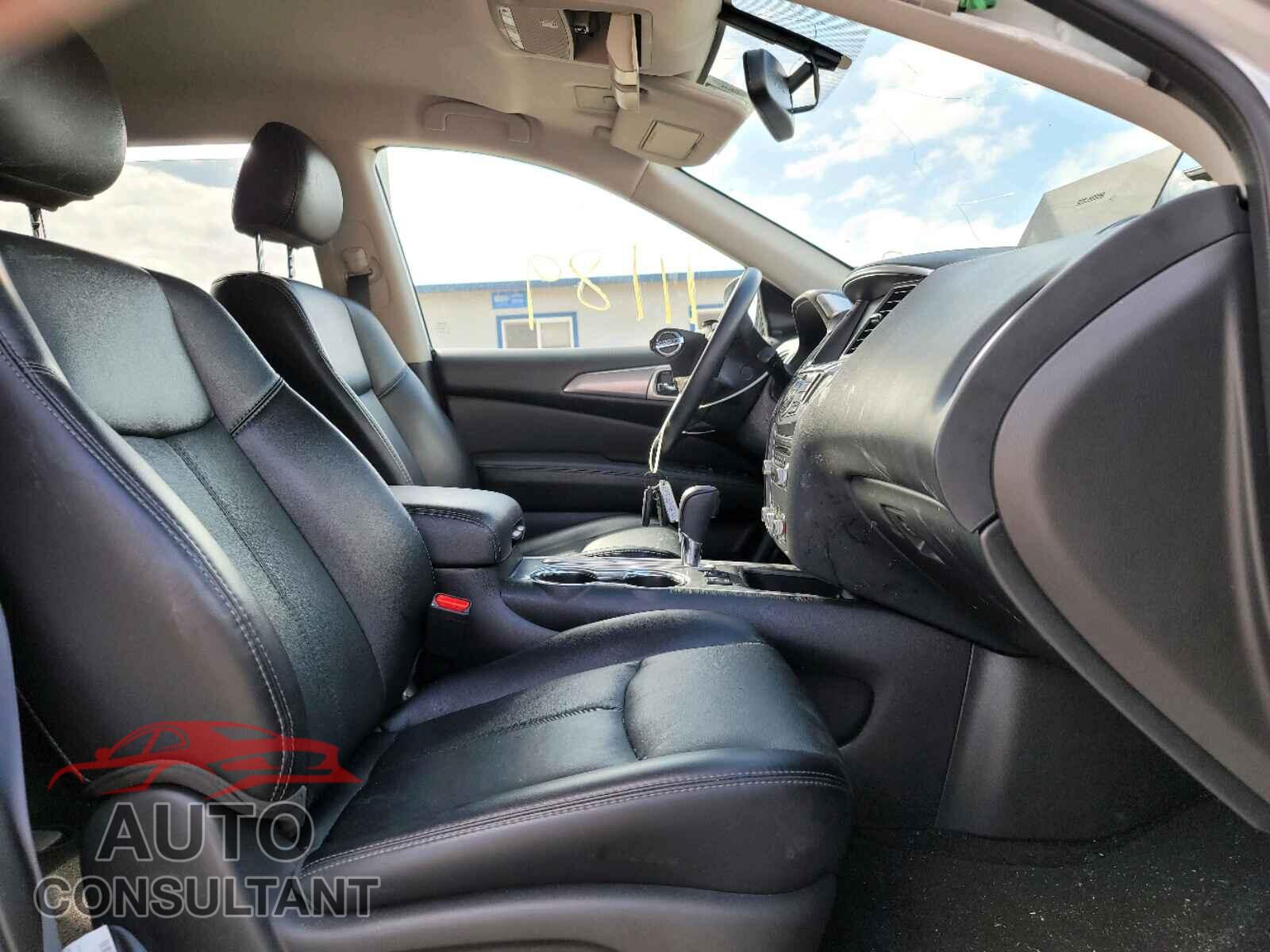 NISSAN PATHFINDER 2020 - 5N1DR2CN8LC586570