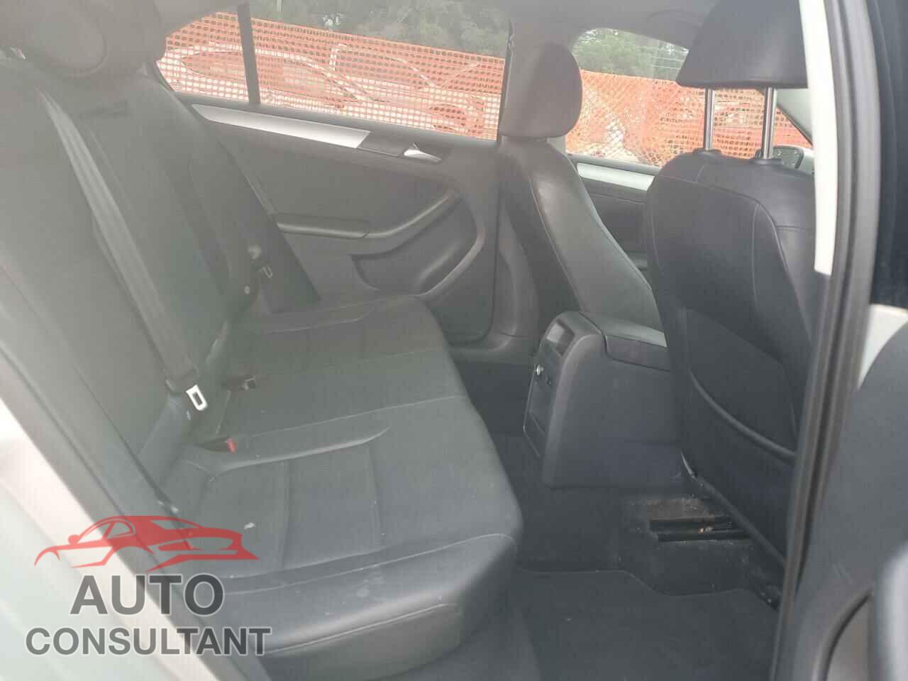 VOLKSWAGEN JETTA 2011 - 3VWGZ7AJ4BM384236