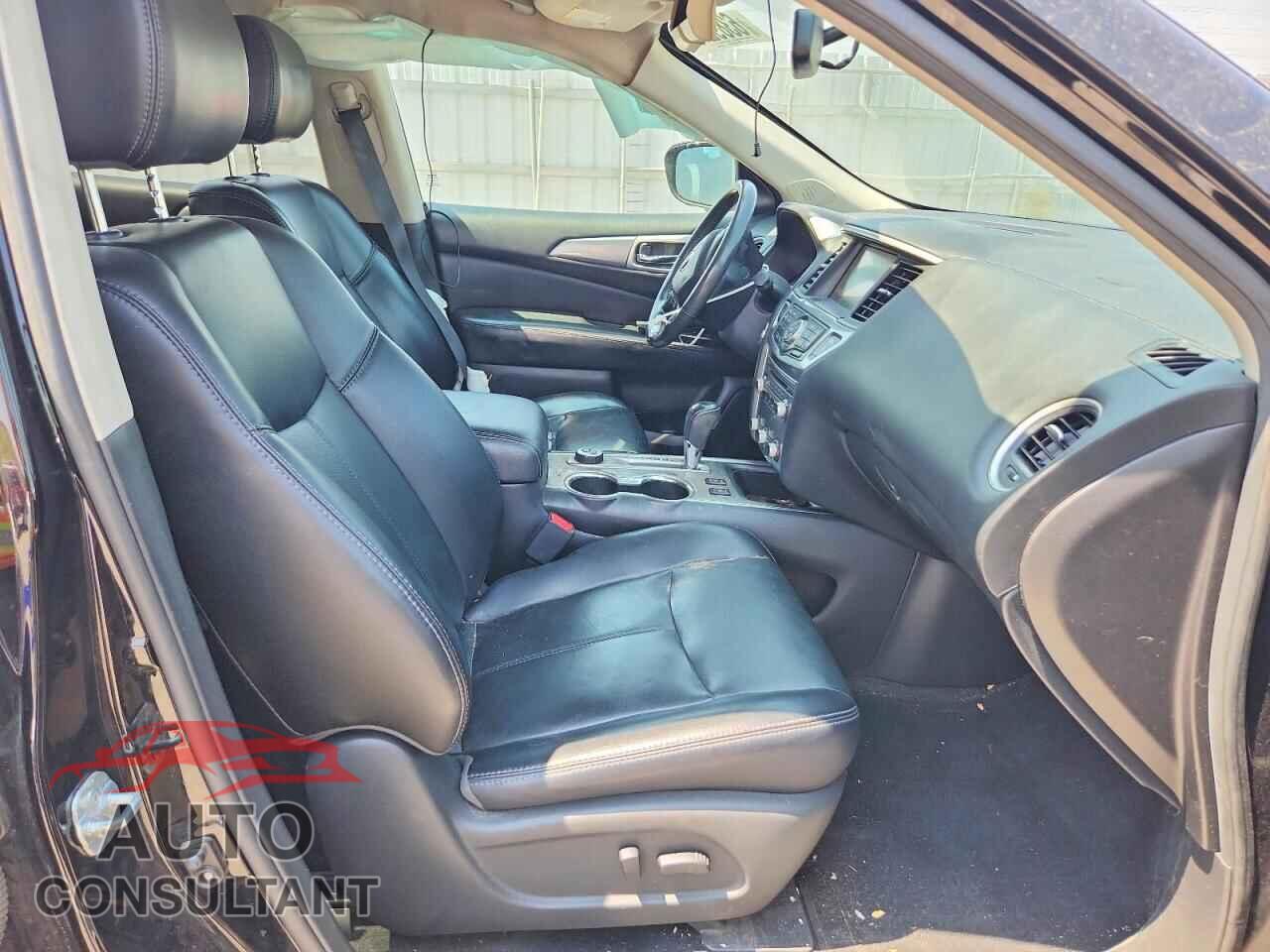 NISSAN PATHFINDER 2017 - 5N1DR2MM1HC650669