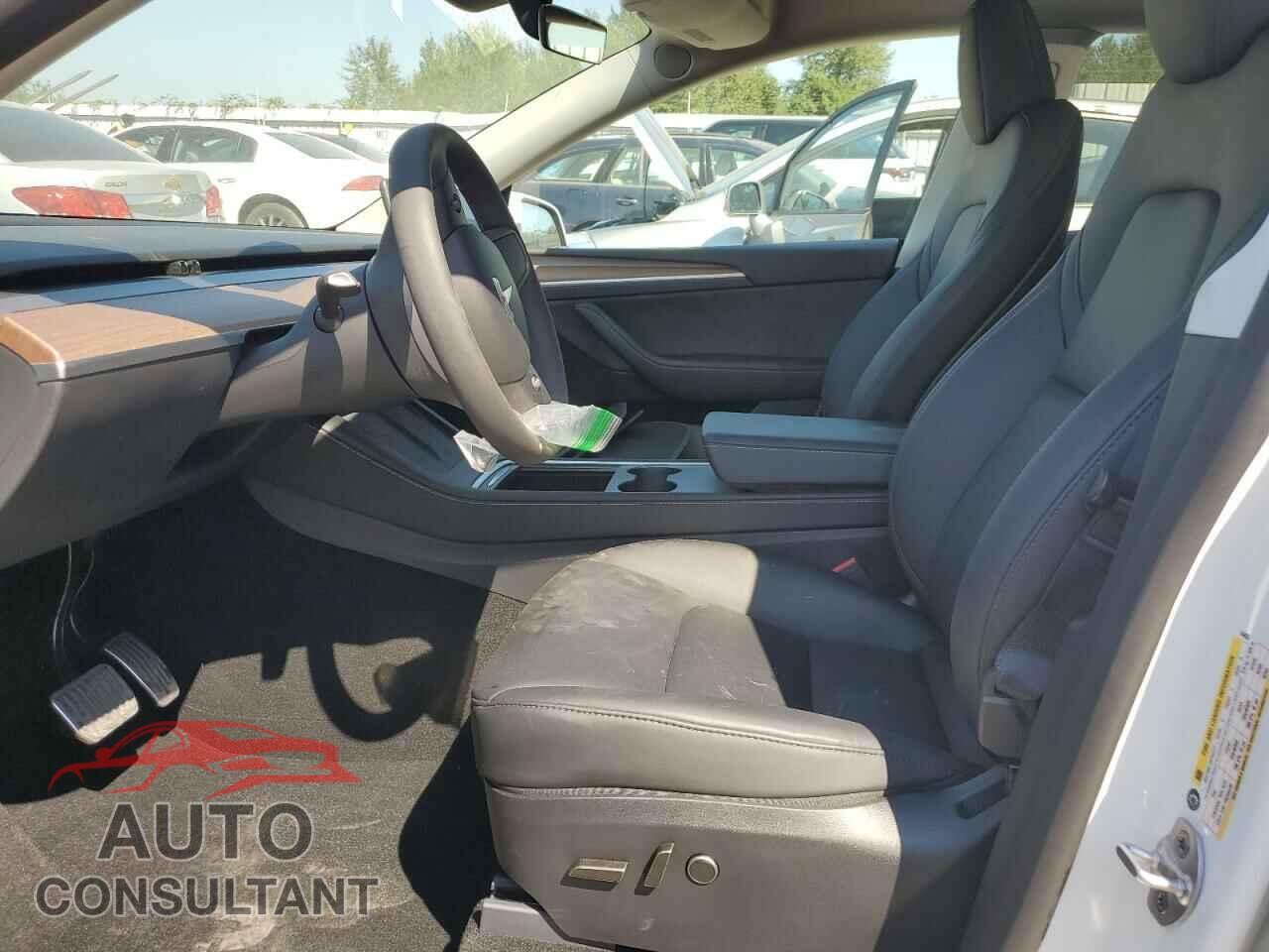 TESLA MODEL Y 2024 - 7SAYGDEE0RF044656
