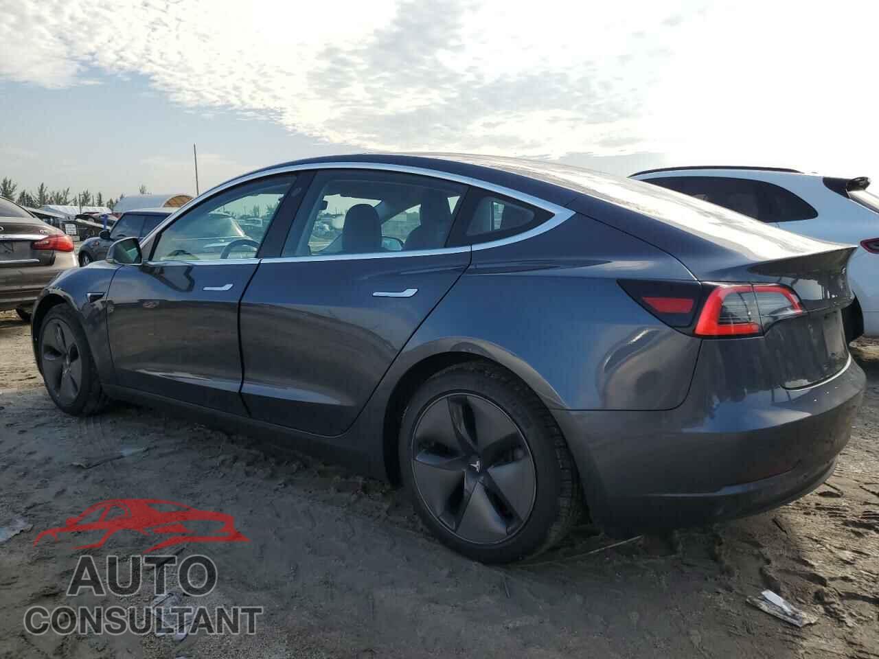 TESLA MODEL 3 2018 - 5YJ3E1EA8JF040948