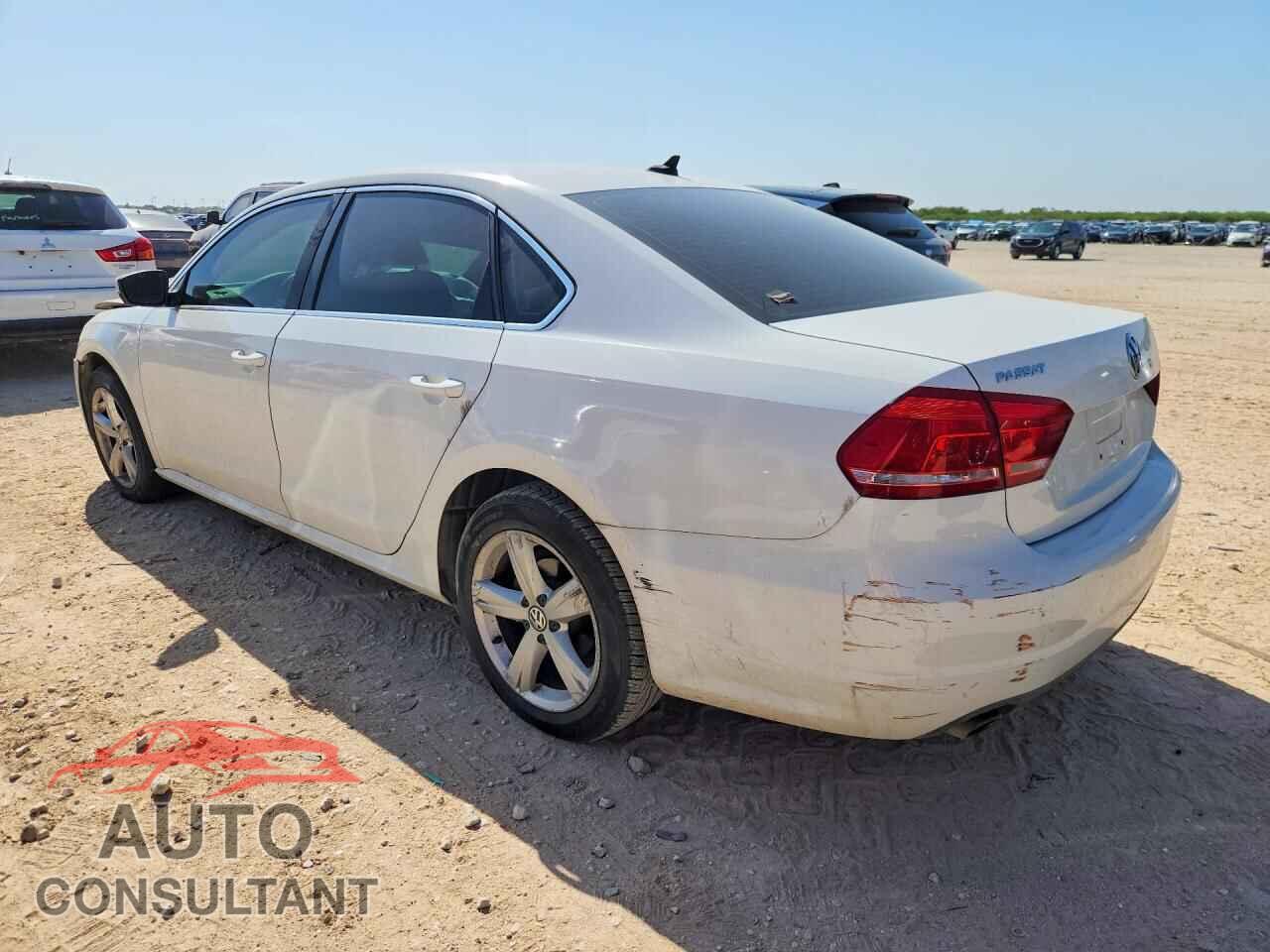 VOLKSWAGEN PASSAT 2013 - 1VWBH7A33DC084741