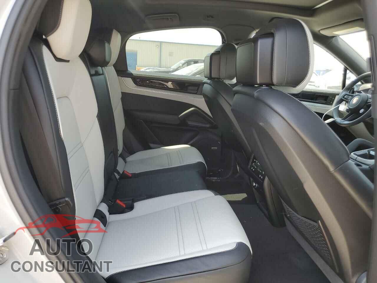 PORSCHE CAYENNE 2024 - WP1BA2AY7RDA53918
