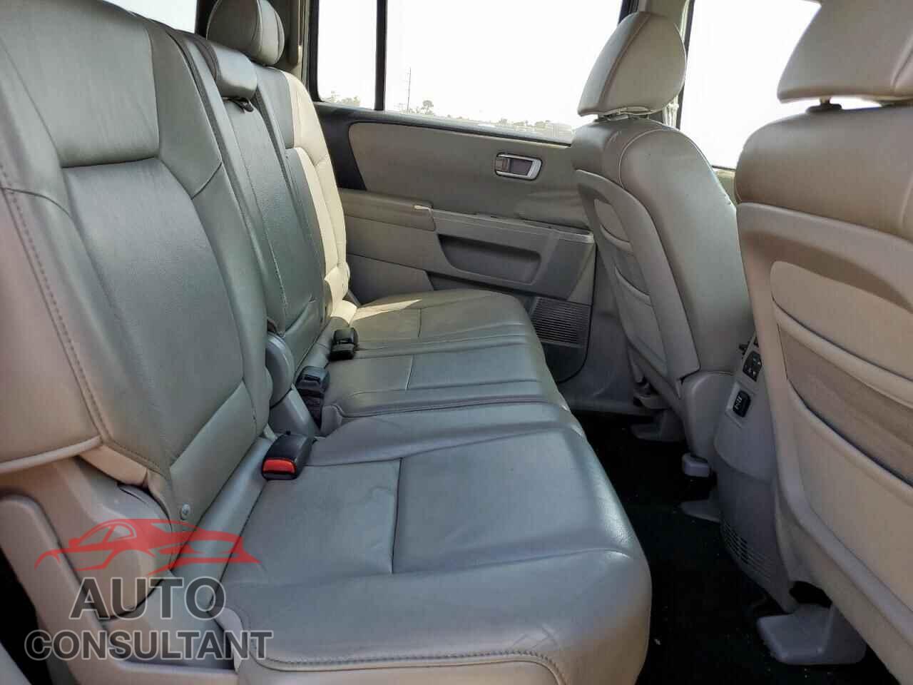 HONDA PILOT 2011 - 5FNYF3H50BB016934