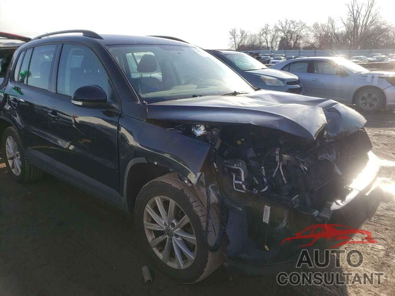 VOLKSWAGEN TIGUAN 2017 - WVGAV7AX8HK051834