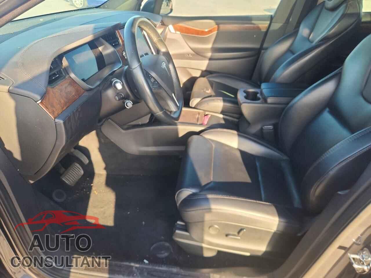 TESLA MODEL X 2018 - 5YJXCAE25JF117775
