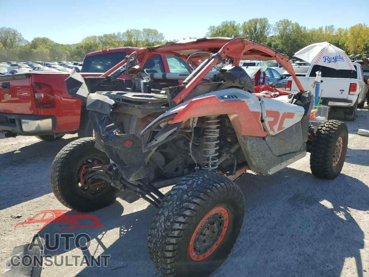 CAN-AM SIDEBYSIDE 2021 - 3JBVVAV40MK000199