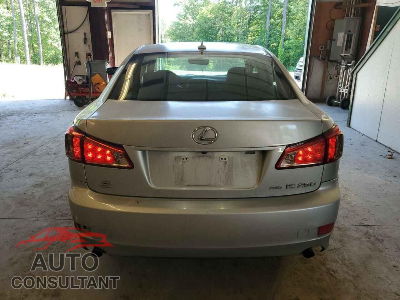 LEXUS IS 2011 - JTHCF5C26B5050055