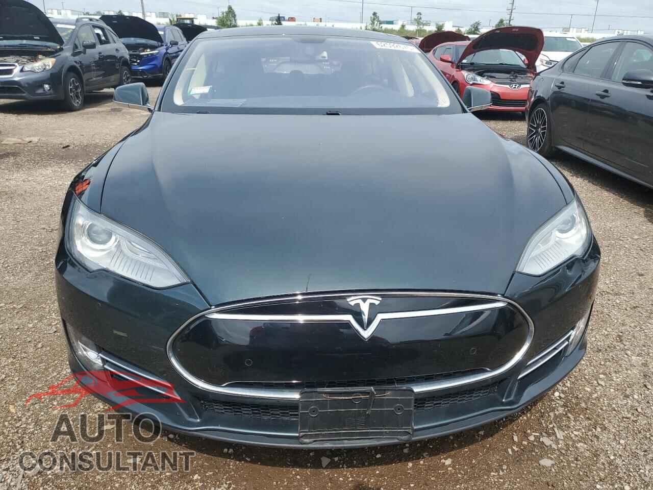 TESLA MODEL S 2013 - 5YJSA1DP0DFP26001