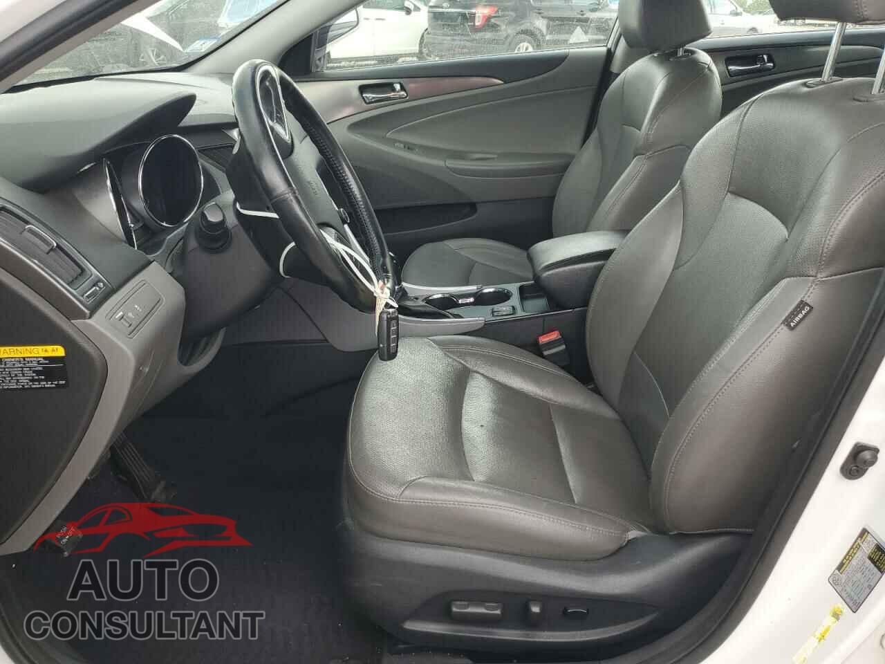 HYUNDAI SONATA 2013 - KMHEC4A44DA081053
