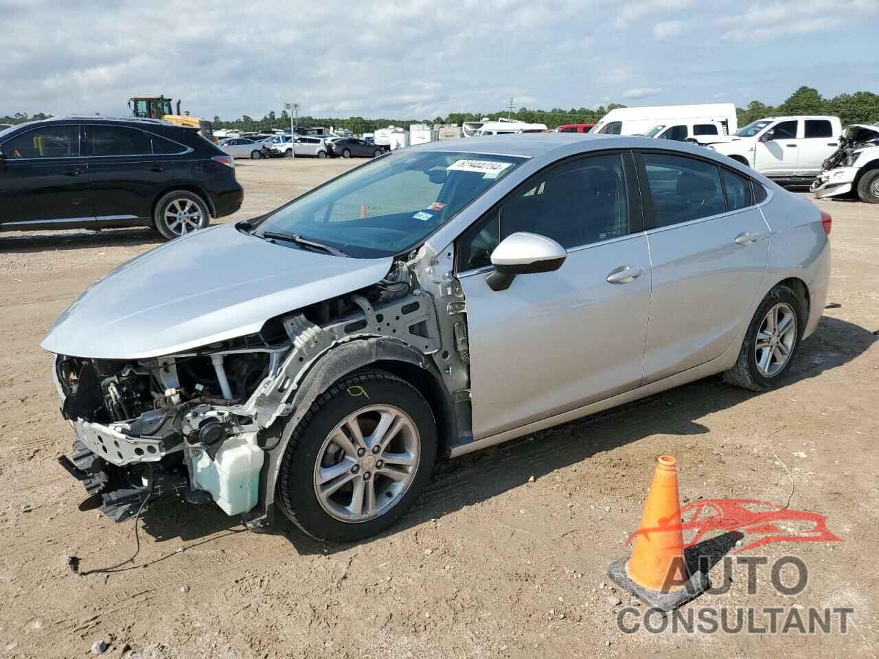 CHEVROLET CRUZE 2018 - 1G1BE5SM1J7114355