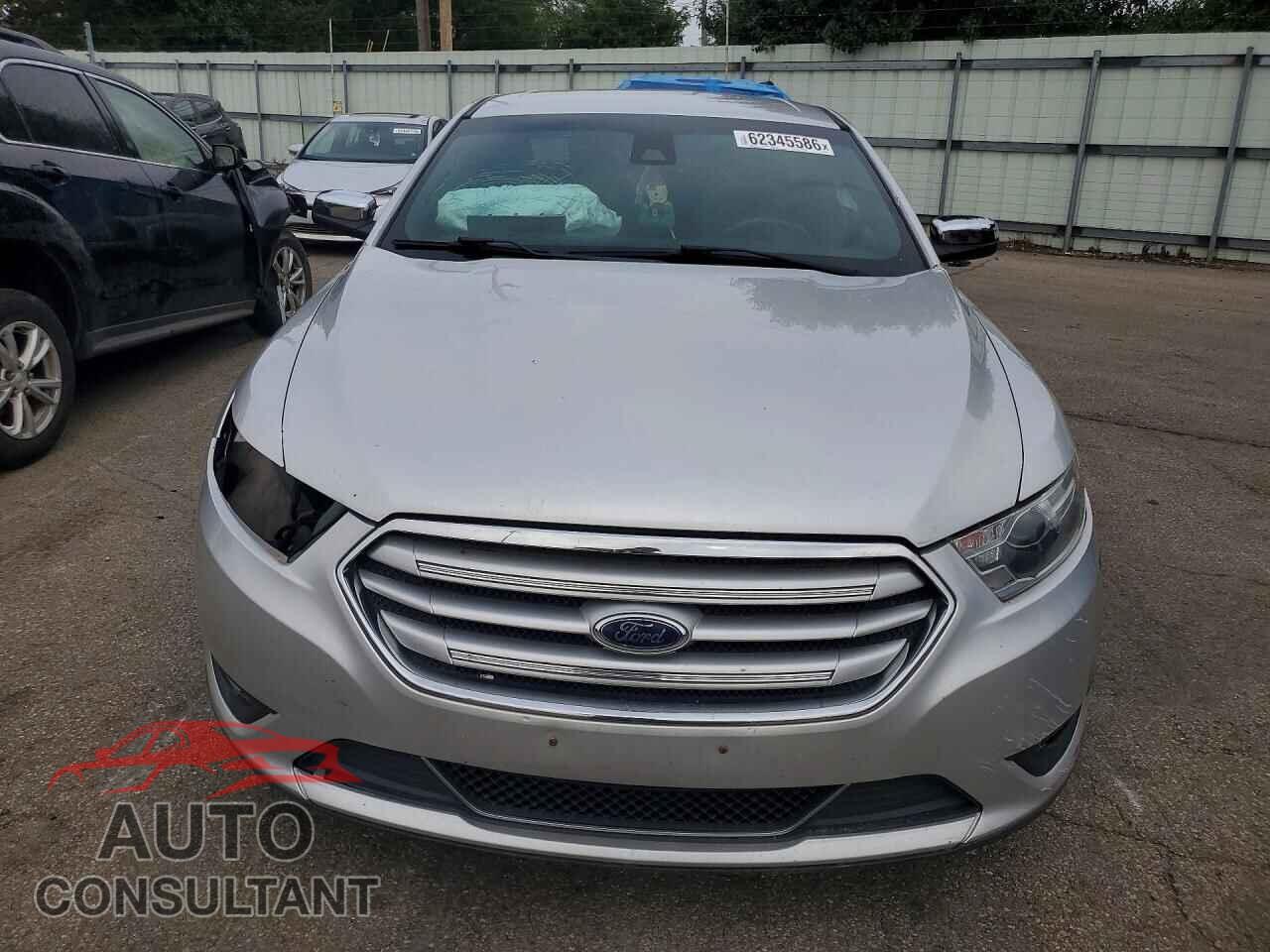 FORD TAURUS 2018 - 1FAHP2F88JG109571