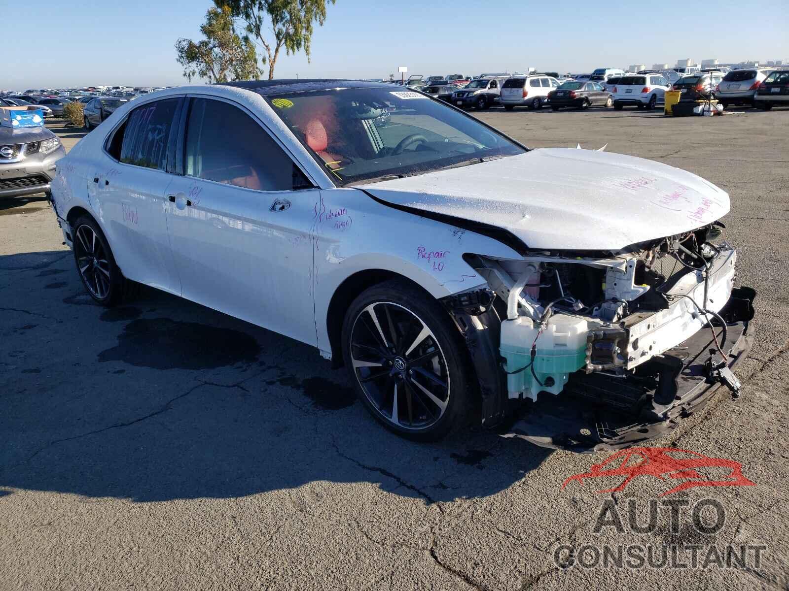 TOYOTA CAMRY 2018 - 4T1B61HK0JU108062