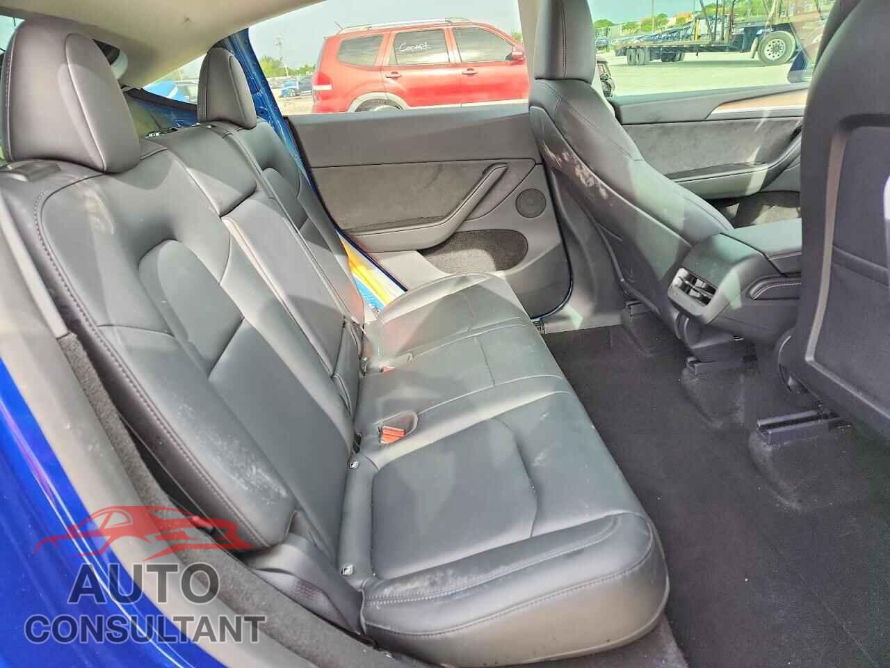 TESLA MODEL Y 2024 - 7SAYGDEE4RA283348