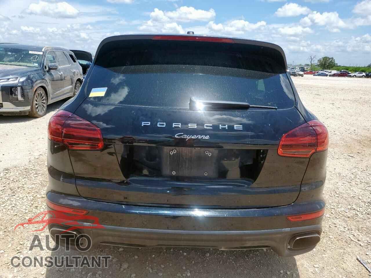 PORSCHE CAYENNE 2016 - WP1AA2A23GKA15070