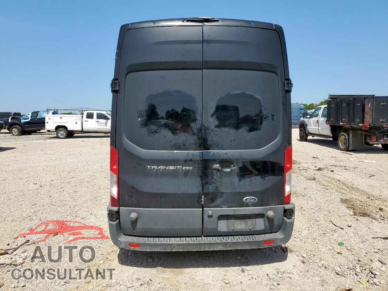 FORD TRANSIT 2017 - 1FTYR2XM8HKB16141