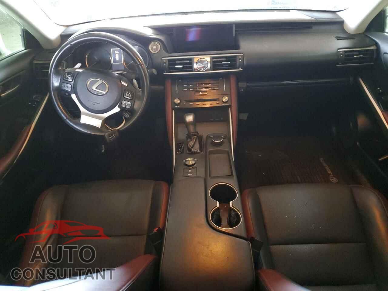 LEXUS IS 2018 - JTHBA1D2XJ5072866