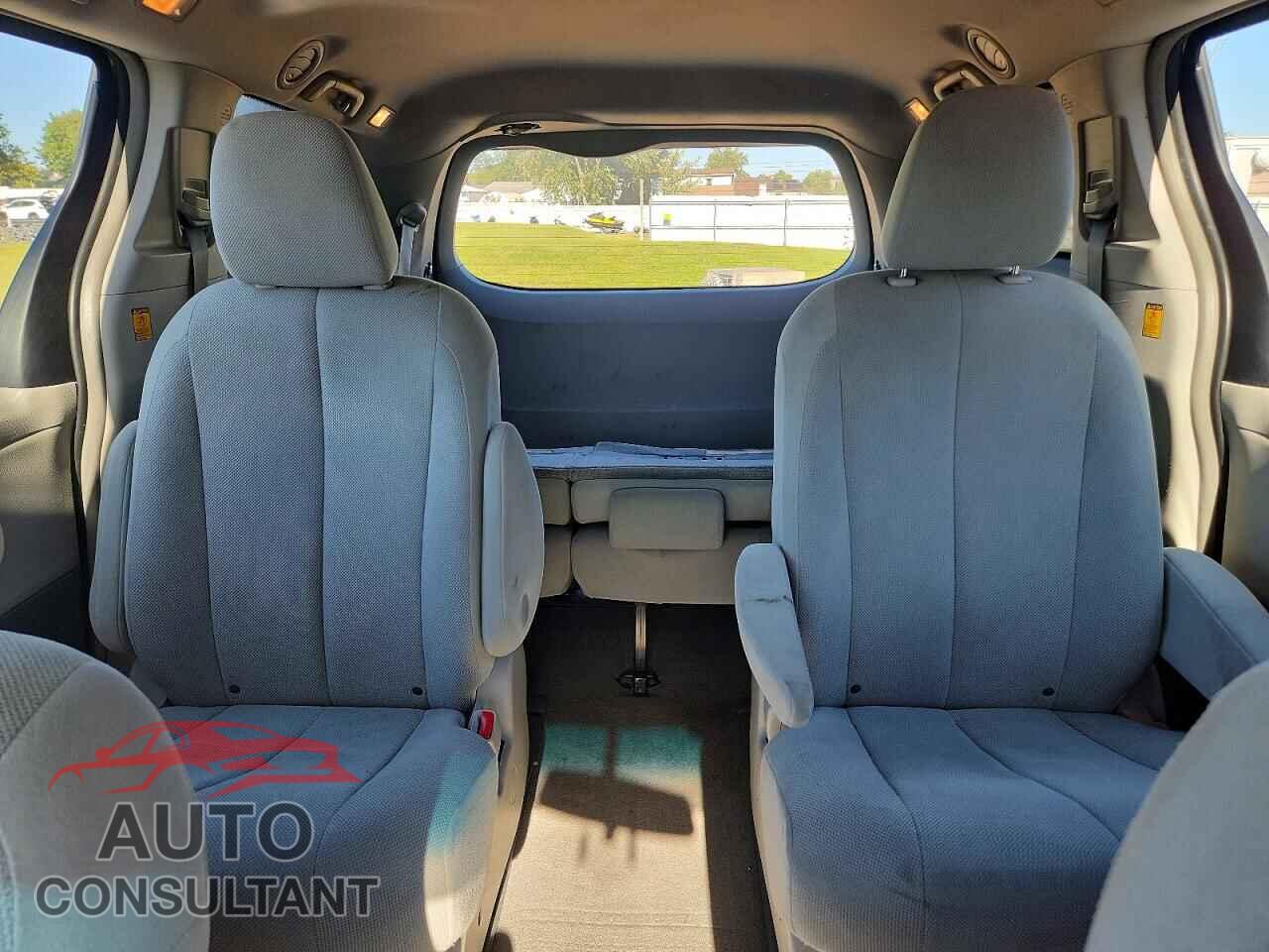 TOYOTA SIENNA 2013 - 5TDZK3DC8DS286576
