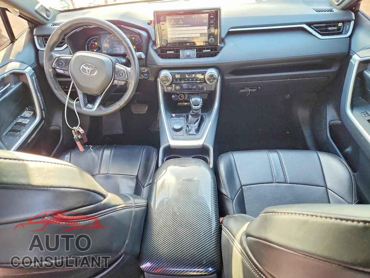 TOYOTA RAV4 2019 - JTMEWRFV8KD517845
