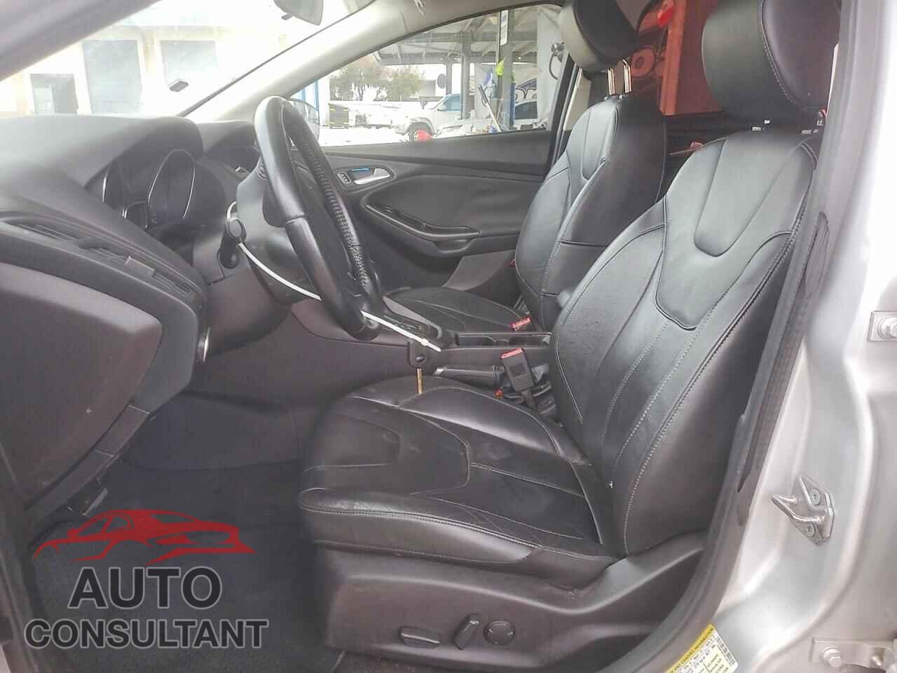FORD FOCUS 2015 - 1FADP3F27FL221941