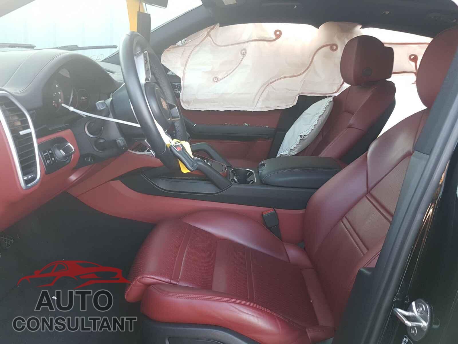 PORSCHE CAYENNE 2019 - WP1AA2AY1KDA01556