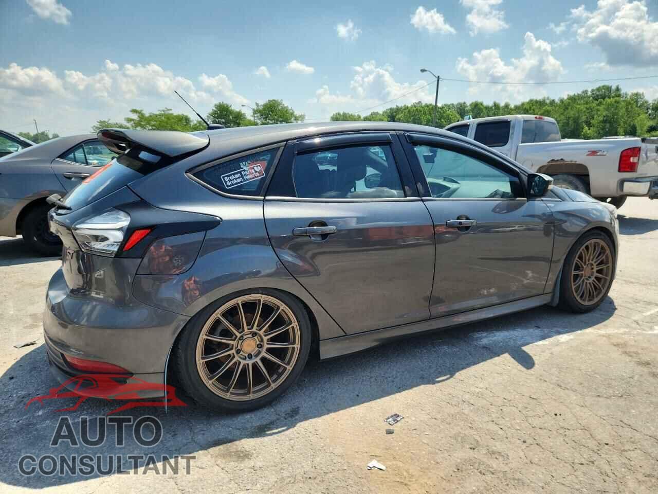 FORD FOCUS 2017 - 1FADP3L99HL202859