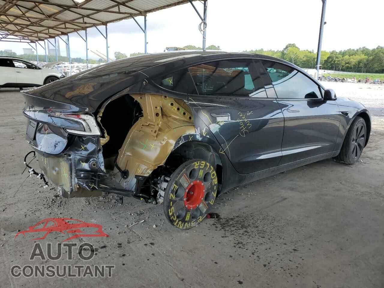 TESLA MODEL 3 2024 - 5YJ3E1EA1RF728107