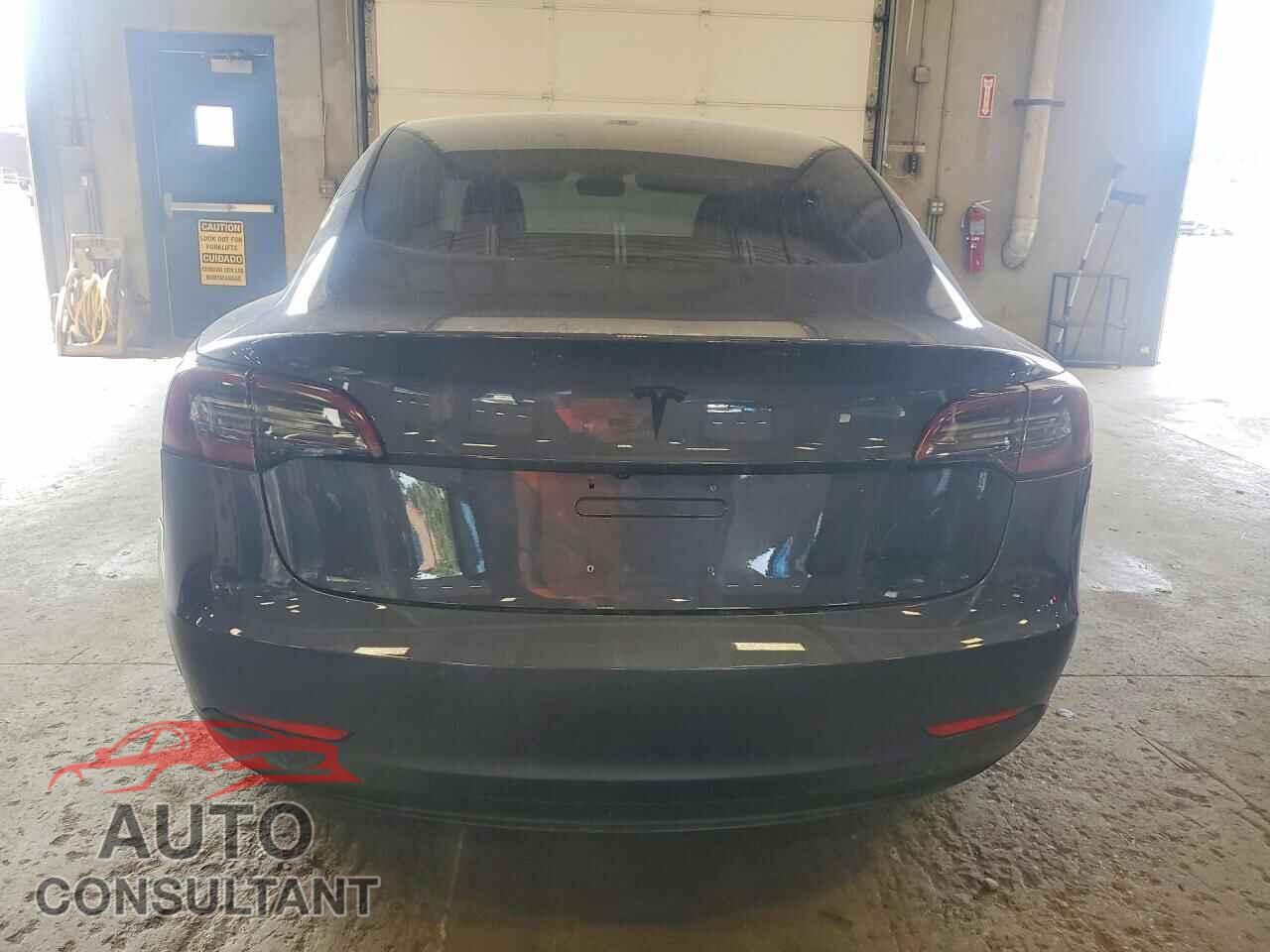 TESLA MODEL 3 2018 - 5YJ3E1EB9JF076978
