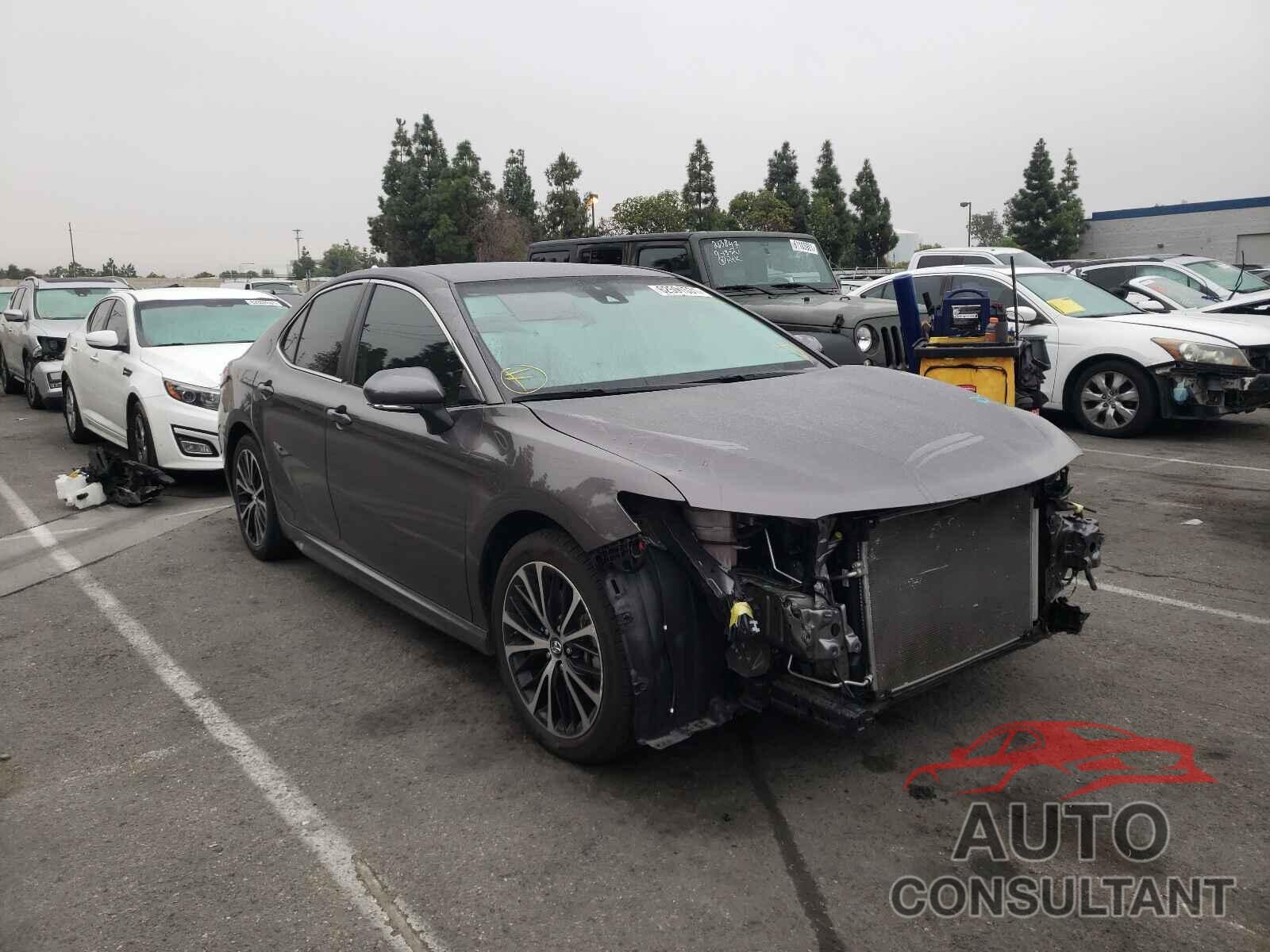 TOYOTA CAMRY 2018 - 4T1B11HK6JU065653