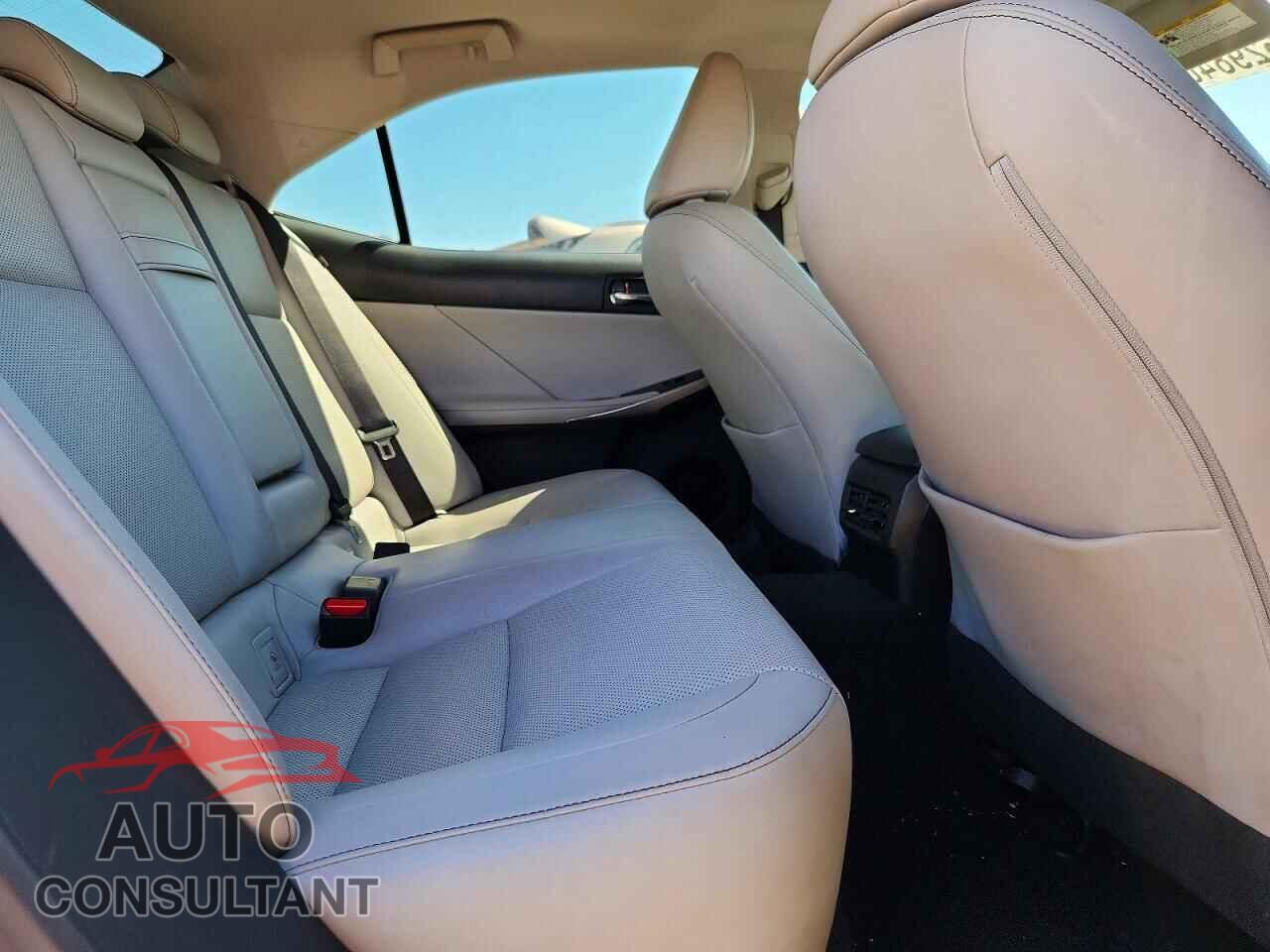 LEXUS IS 2016 - JTHBA1D23G5012565