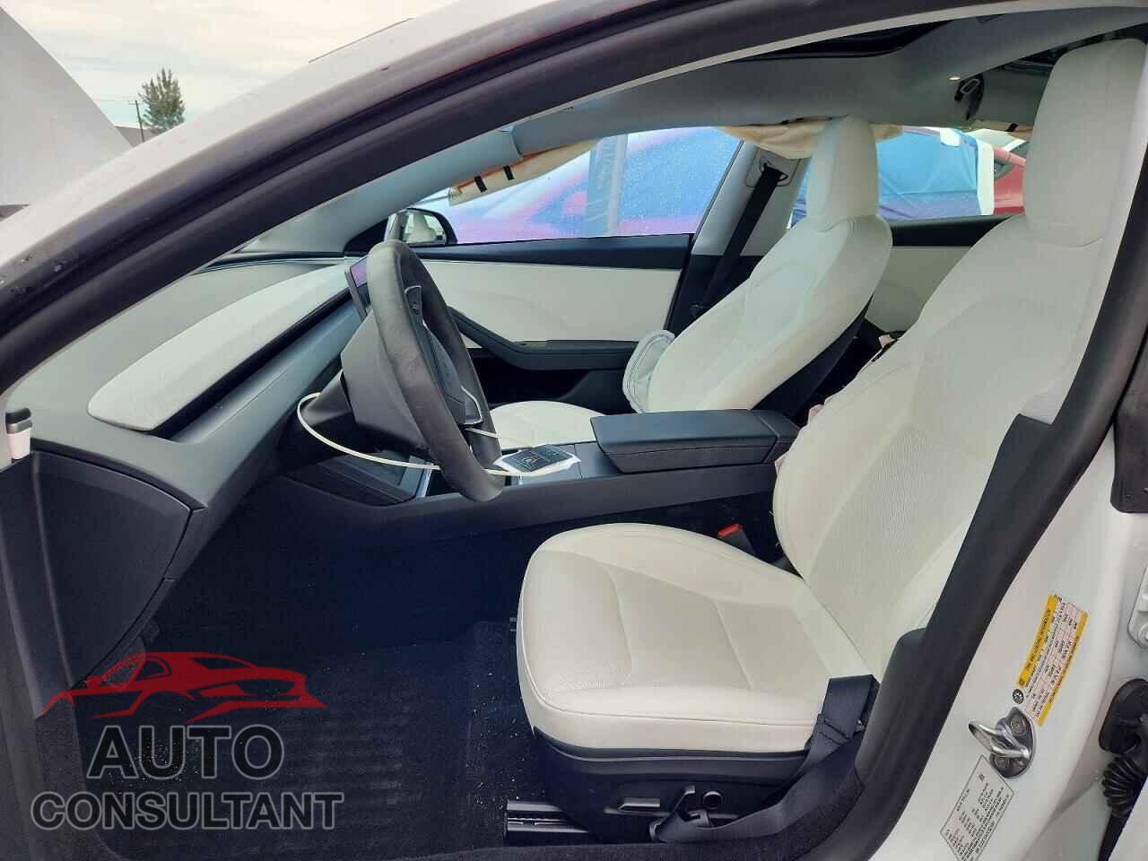 TESLA MODEL 3 2025 - 5YJ3E1EA4SF021203