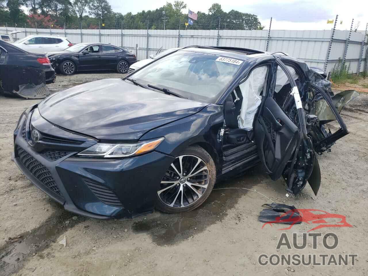 TOYOTA CAMRY 2018 - 4T1B11HK2JU553630