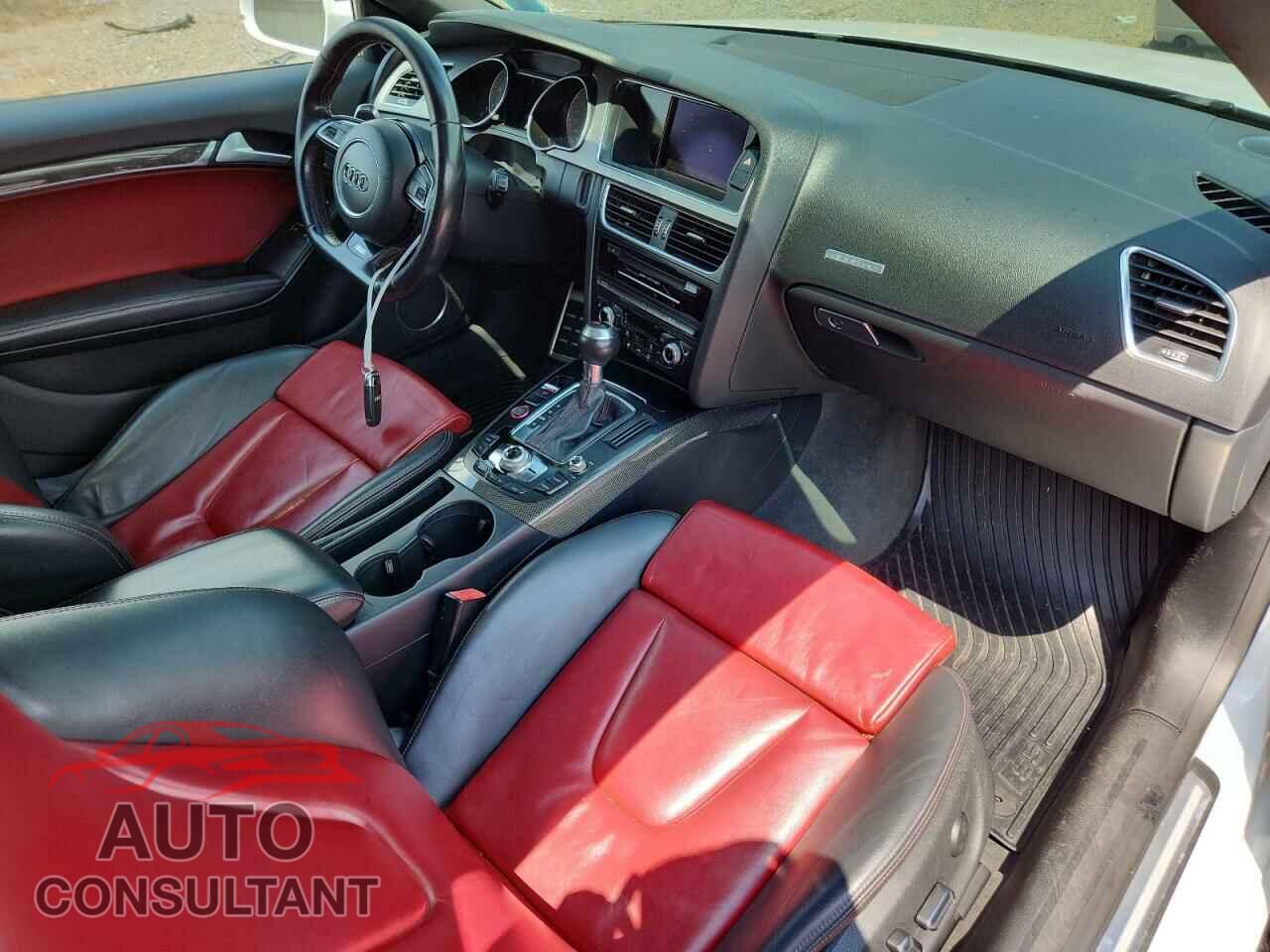 AUDI S5/RS5 2014 - WAUCGAFRXEA043196