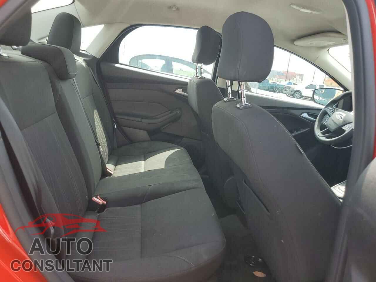 FORD FOCUS 2015 - 1FADP3F20FL203765