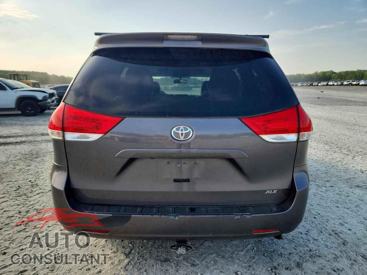 TOYOTA SIENNA 2013 - 5TDYK3DC8DS399472
