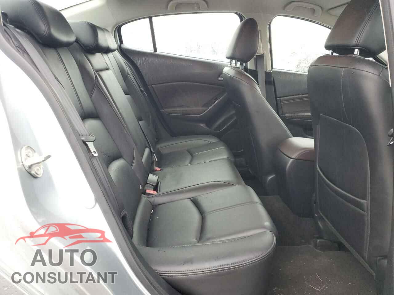 MAZDA 3 2018 - 3MZBN1V37JM242542