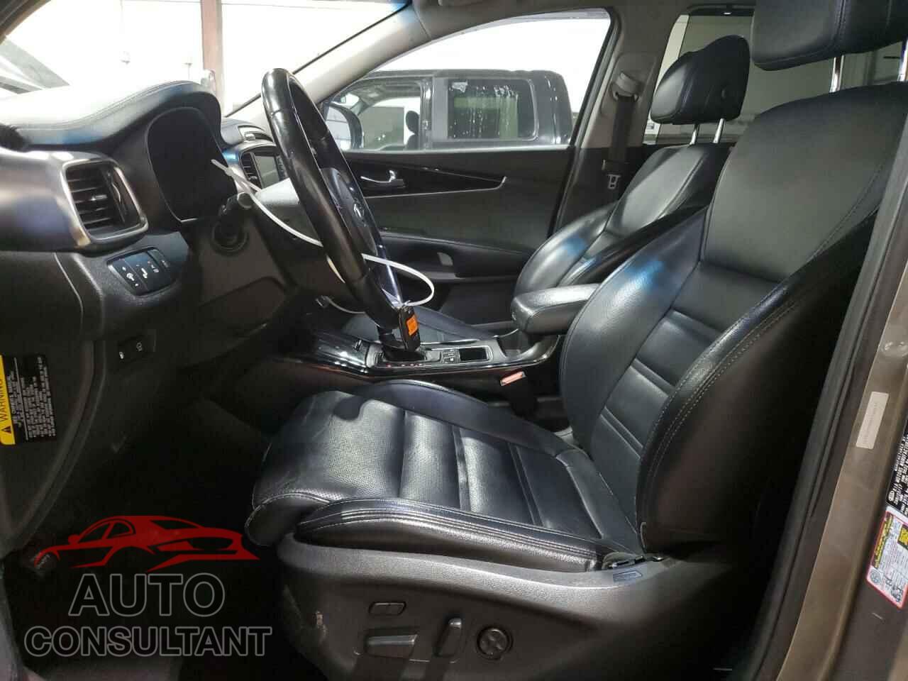 KIA SORENTO 2017 - 5XYPKDA56HG310041